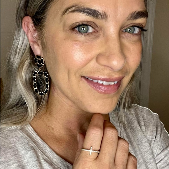 Park Lane Women’s 8 Worthy. Ring Gold Cross - Picture 6 of 6